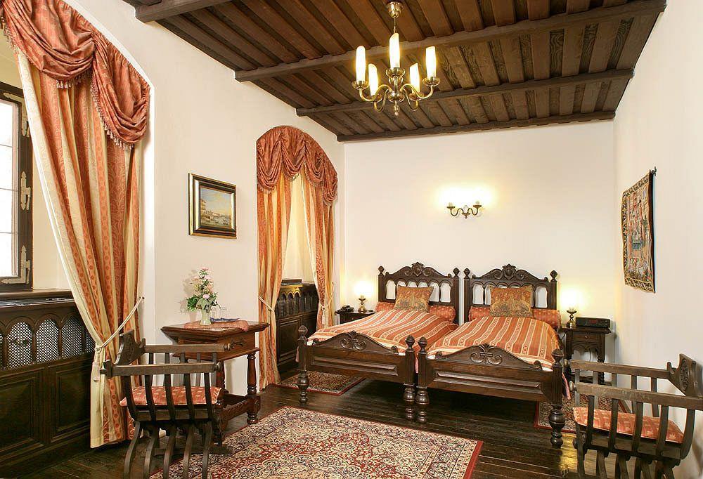 فندق روز Český Krumlov الغرفة الصورة A room at the hotel