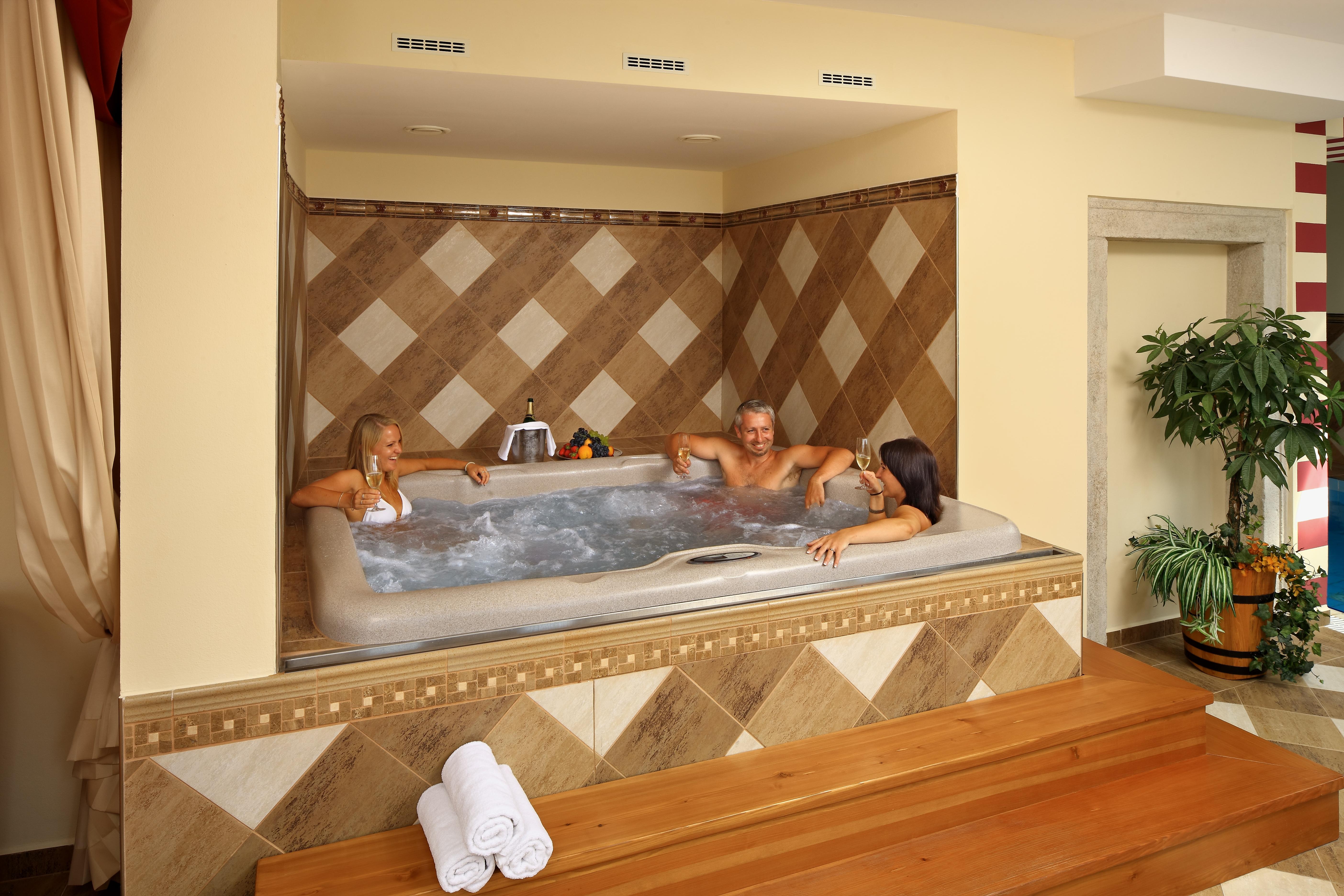 فندق روز Český Krumlov المظهر الخارجي الصورة A whirlpool