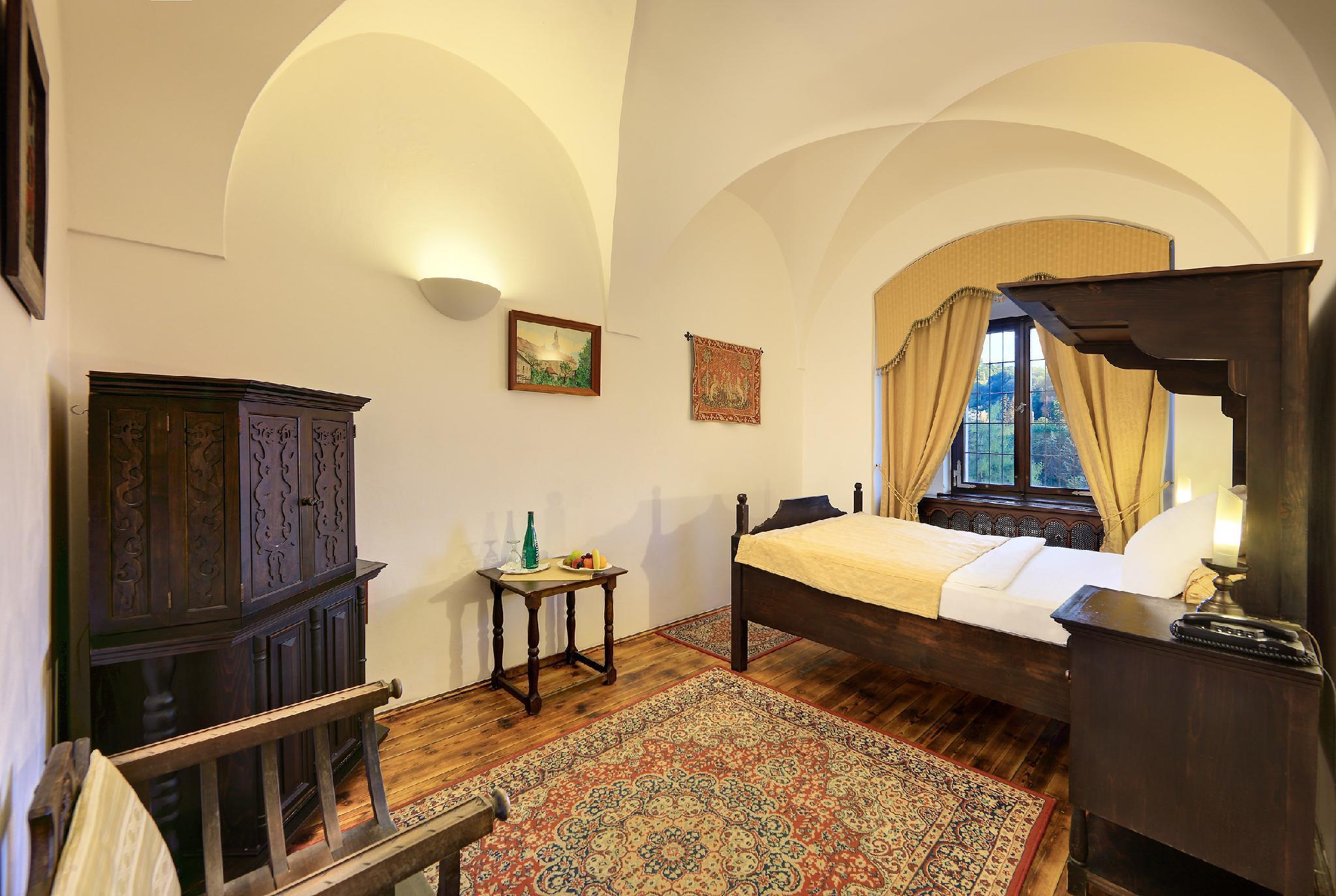 فندق روز Český Krumlov المظهر الخارجي الصورة The room of the castle where the treaty was signed