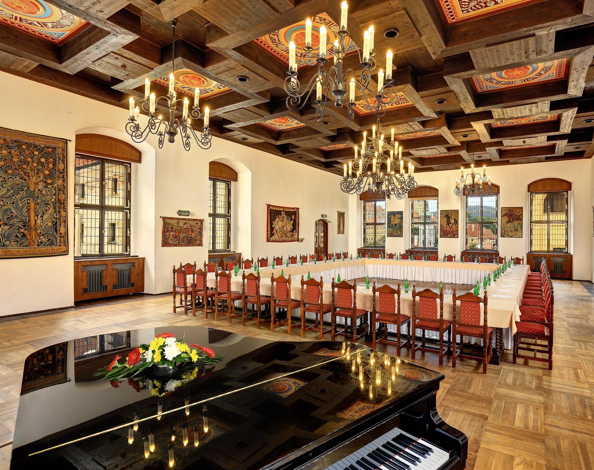 فندق روز Český Krumlov المظهر الخارجي الصورة The ballroom