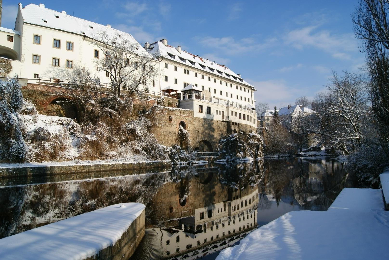 فندق روز Český Krumlov المظهر الخارجي الصورة The abbey of St. Mary
