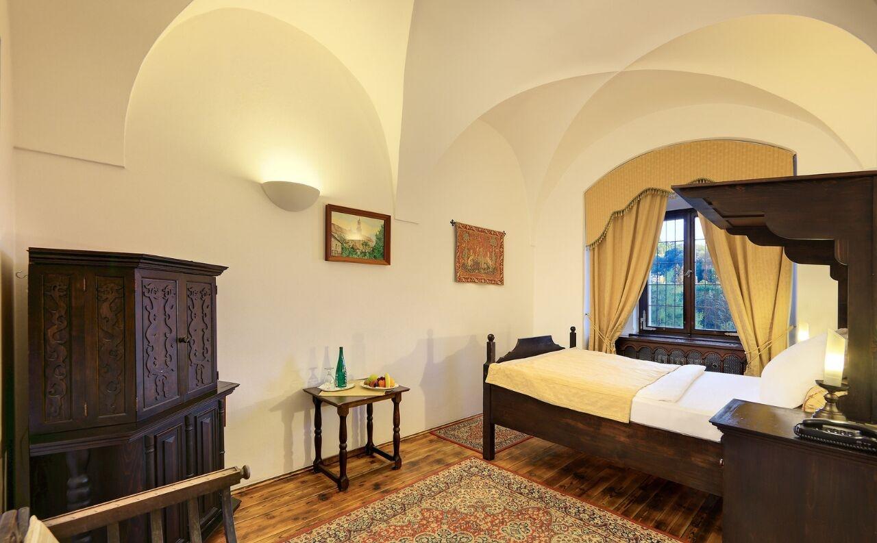 فندق روز Český Krumlov المظهر الخارجي الصورة The room of the castle where the treaty was signed
