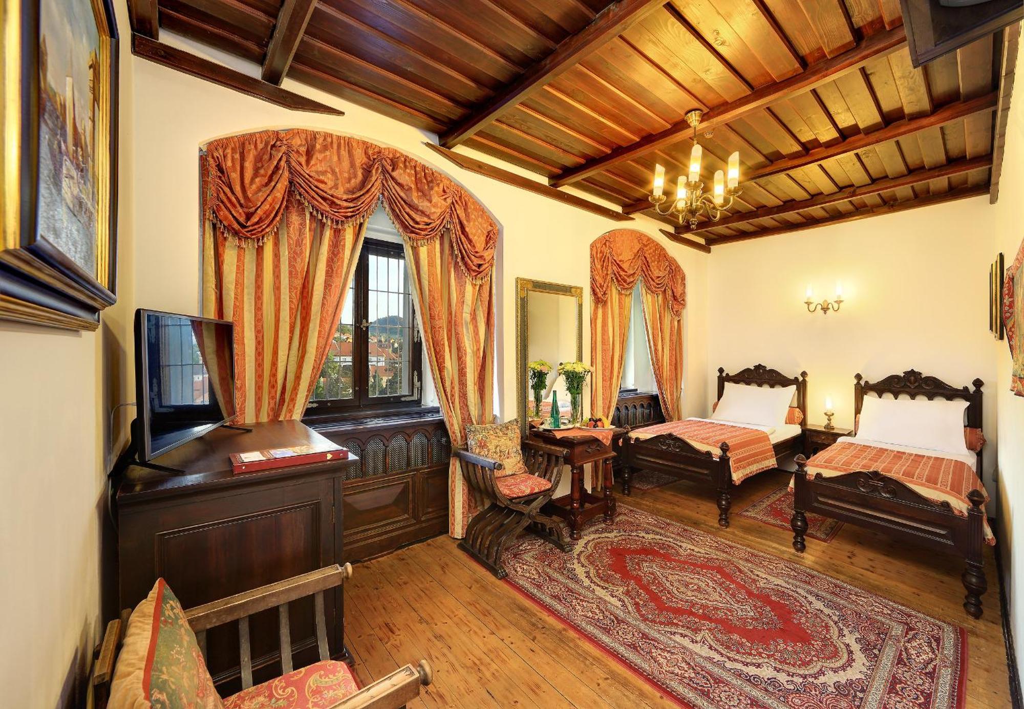 فندق روز Český Krumlov المظهر الخارجي الصورة A room at the hotel