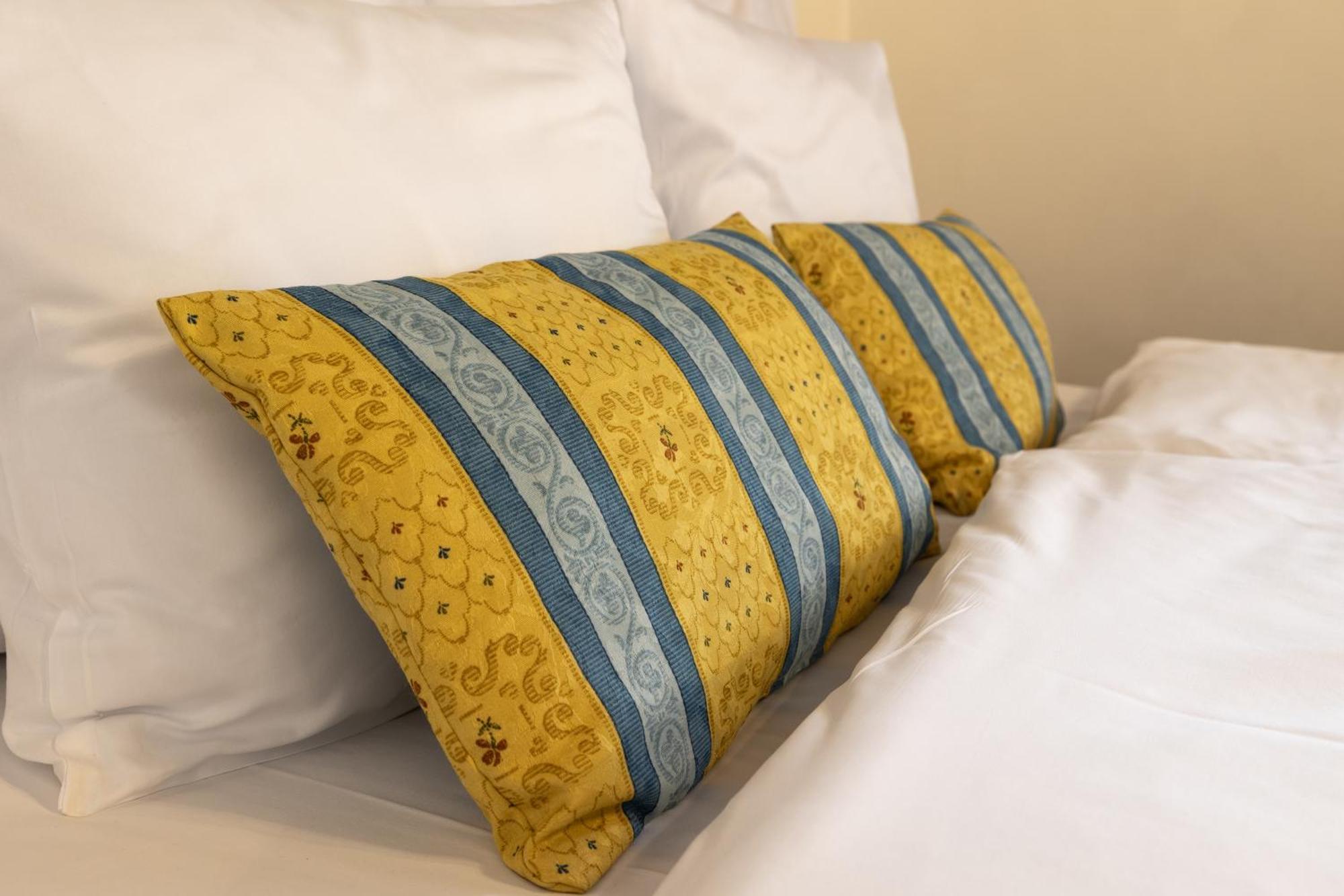 فندق روز Český Krumlov المظهر الخارجي الصورة A decorative pillow