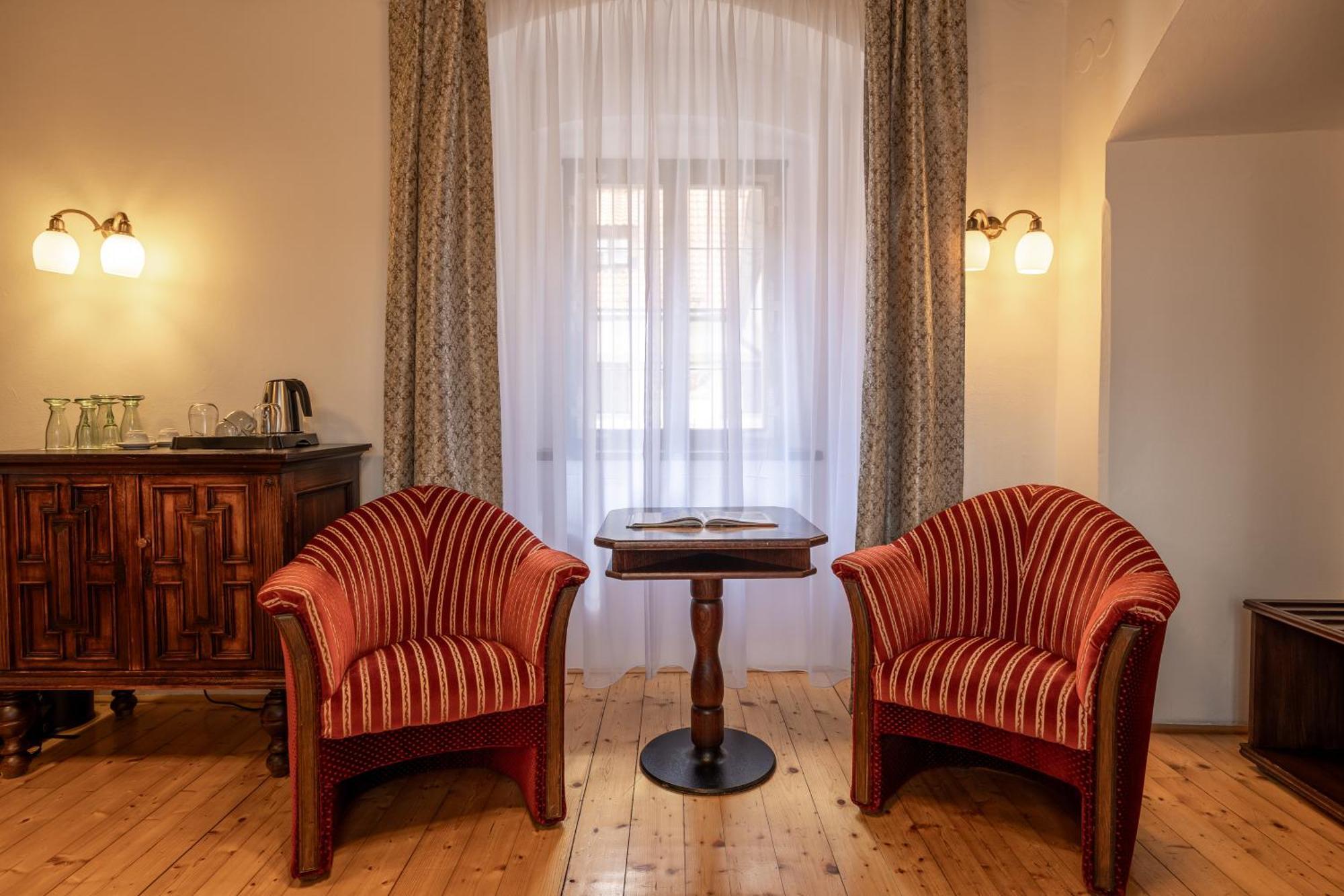 فندق روز Český Krumlov المظهر الخارجي الصورة A room at the hotel
