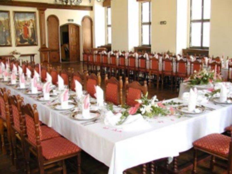 فندق روز Český Krumlov المظهر الخارجي الصورة The interior of the main hall